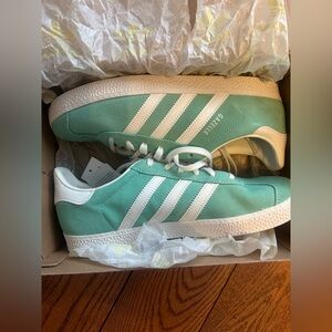 Adidas Gazelle J Teal Sneakers – New in Box – US 7 / EU 40 fits women 8.5